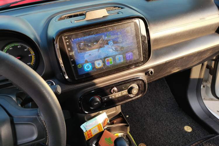 Used Roewe Clever 2021 302 km New Four-Seater Super-Efficient Version Audio And AC Panel