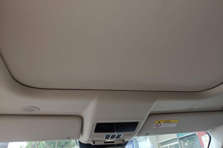 Used Land Rover Discovery 2023 360 PS Metropolitan Edition Headliner