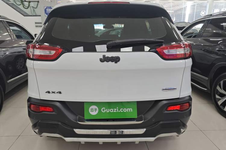 Used Jeep Cherokee 2016 2.4L Professional Edition
