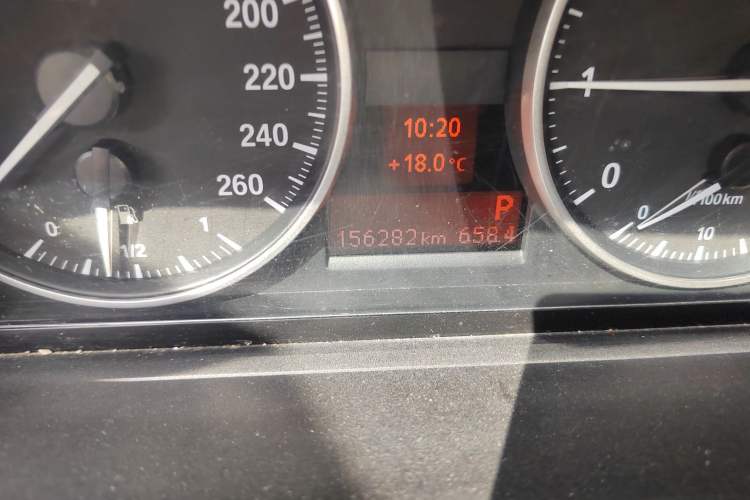 Used BMW 3 Series 2010 320i Luxury Model Odometer Close Up