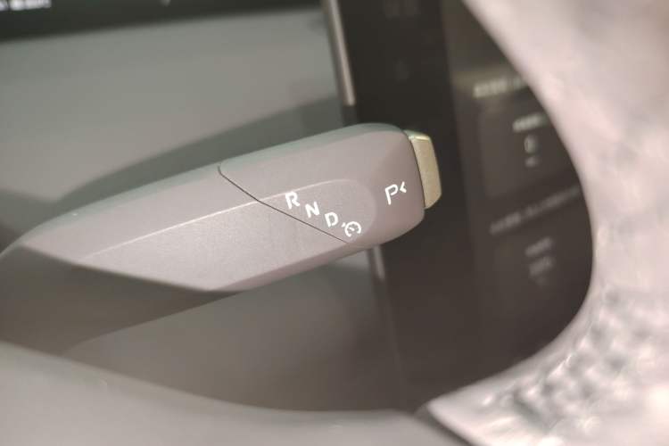 Used Avatr 06 2025 Pro Range-Extended Edition Gear Lever