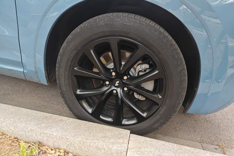 Used Li Auto ONE 2021 Extended-Range 6-Seater Version Right Front Wheel Hub