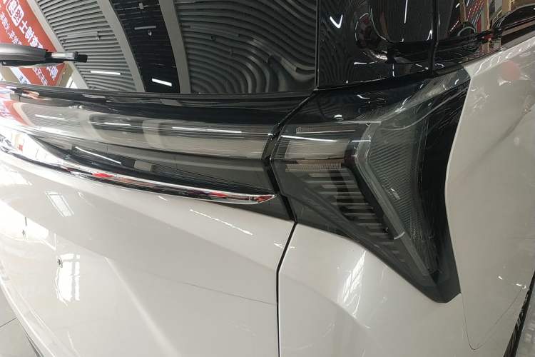 Used Buick GL8 New Energy 2024 Lu Zun Luxury Edition 7-Seater Right Rear Taillight