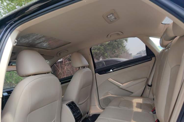 Used Volkswagen Passat 2013 1.8TSI DSG Prestige Edition Headliner