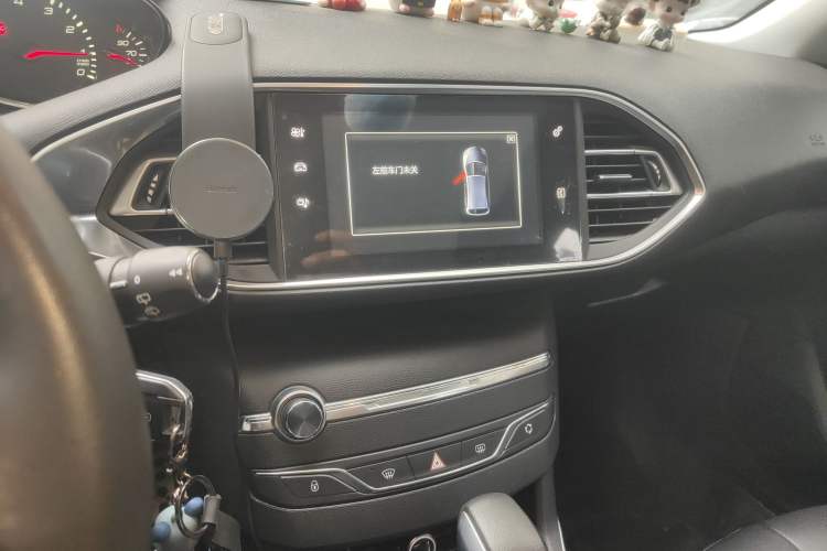 Used Peugeot 308S 2015 1.6T Automatic Jingchi Edition Audio And AC Panel