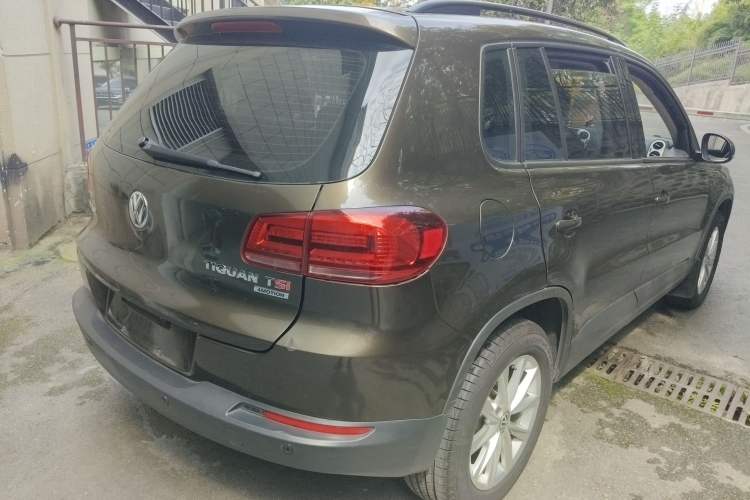 Used Volkswagen Tiguan 2015 1.8TSI Automatic All-Wheel Drive Comfort Edition Rear Right 45 Deg
