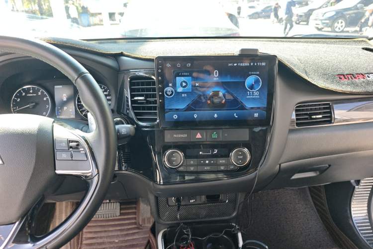 Used Mitsubishi Outlander 2020 2.4L 4x4 Zhi Xiang Edition 5 Seats Audio And AC Panel