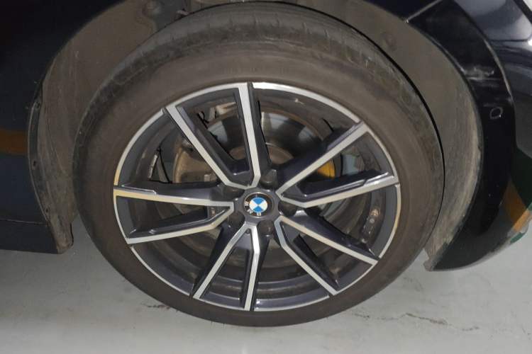 Used BMW 3 Series 2021 Restyled 325Li M Sport Package Right Front Wheel Hub