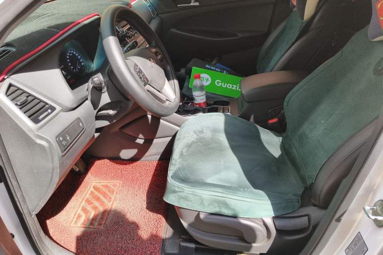 Used Hyundai Tucson 2015 2.0L Automatic Two-Wheel Drive Smart Version
