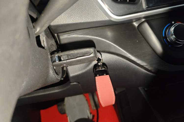 Used CHANGAN KAICHENG Ruixing EM80 2025 Wealth Edition Passenger Version Comfortable Model 6 Seats 300km Side-Hinged Doors Interior 1