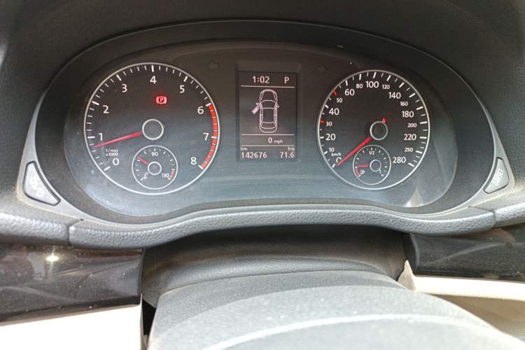 Used Volkswagen Passat 2014 1.8TSI DSG Prestige Edition Odometer Close Up