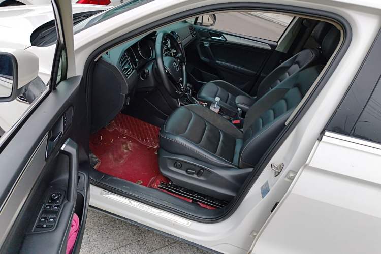 Used Volkswagen Tiguan L 2019 Revised 330TSI Automatic Two-Wheel Drive Smart & Luxury Edition China VI Standard Driver Seat