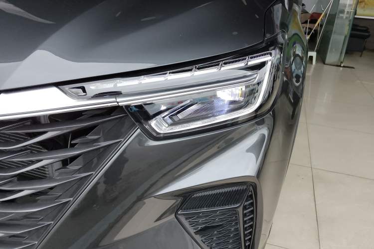 Used Roewe RX5 2025 PLUS 330TGI Automatic Trendsetting Smart Edition