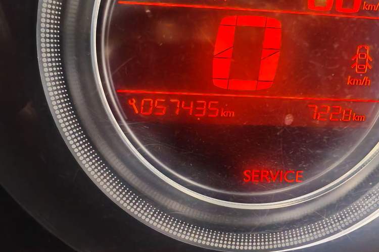 Used Citroen C4L 2015 1.8L Automatic Luxury Edition Odometer Close Up