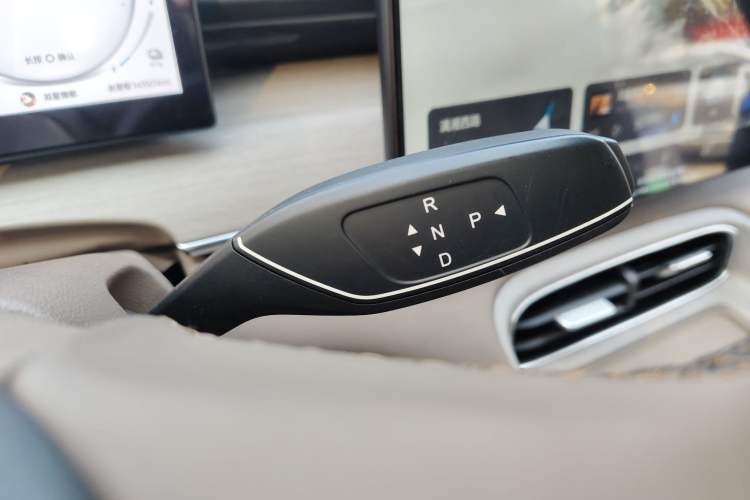 Used Chery Tiggo 8 PLUS C-DM 2025 1.5T 116 km Prestige Version 5 Seats