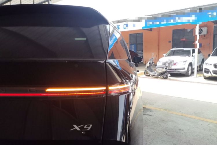 Used XPeng X9 2024 610 Long-Range Pro Right Rear Taillight