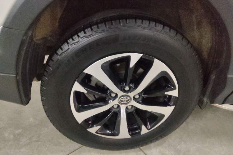 Used Toyota RAV4 2016 2.0L CVT Two-Wheel Drive Fashion Edition China V Standard