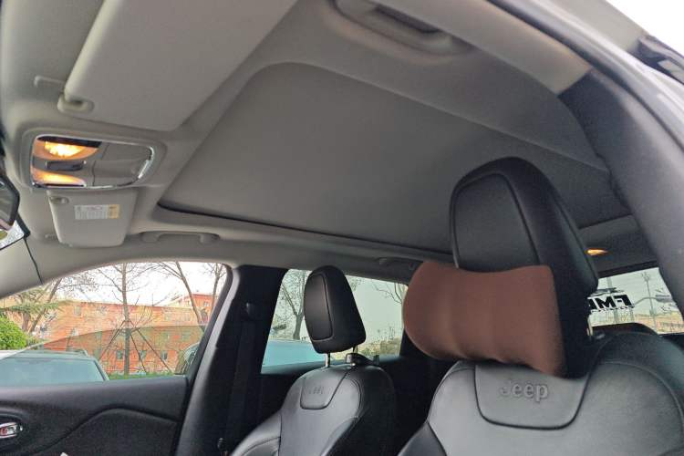 Used Jeep Cherokee 2019 2.0L Two-Wheel Drive Standard Edition China V