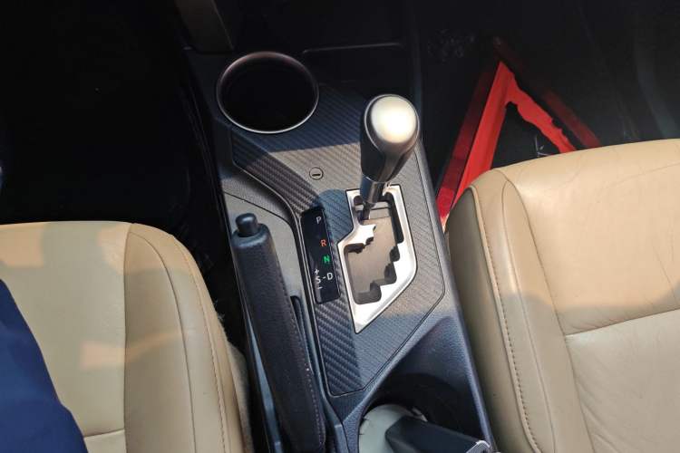 Used Toyota RAV4 2013 2.5L Automatic 4x4 Elite Edition Gear Lever