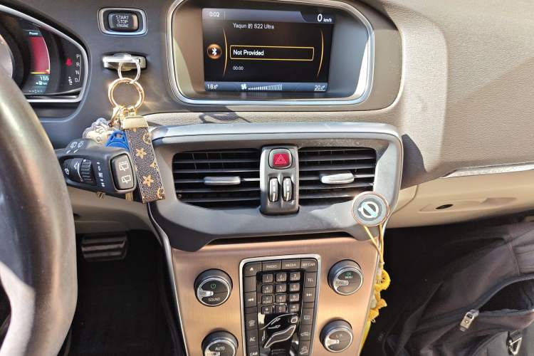 Used Volvo V40 2014 Cross Country T5 AWD Smart Luxury Edition Audio And AC Panel