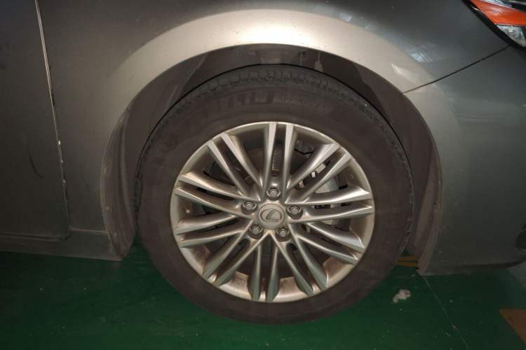 Used Lexus ES 2015 250 Elegant Edition Right Front Wheel Hub