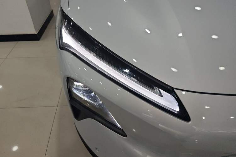 Used Wuling Xingguang S 2025 Model 510 km Flagship Version Right Front Headlight