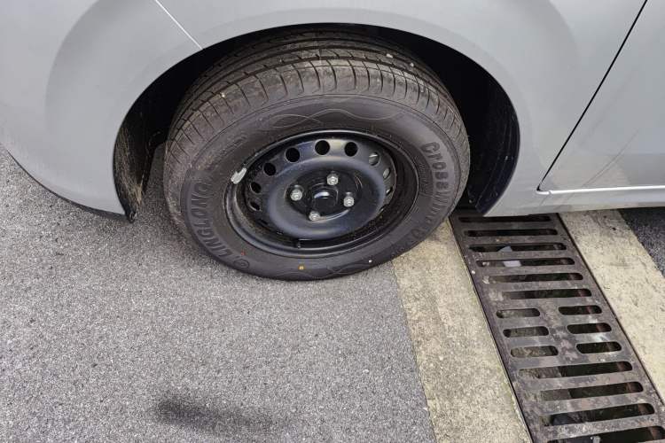 Used Wuling Hongguang New Energy 2024 All-Electric Model 300KM Practical Version