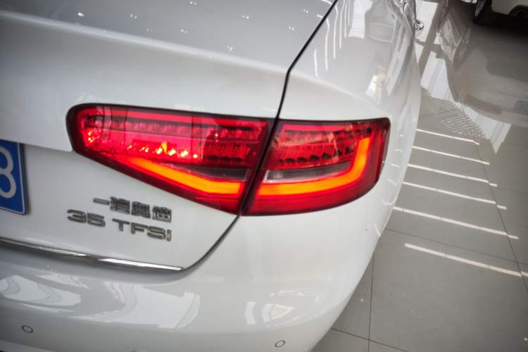 Used Audi A4L 2016 35 TFSI Collector's Edition Automatic Standard Model Right Rear Taillight