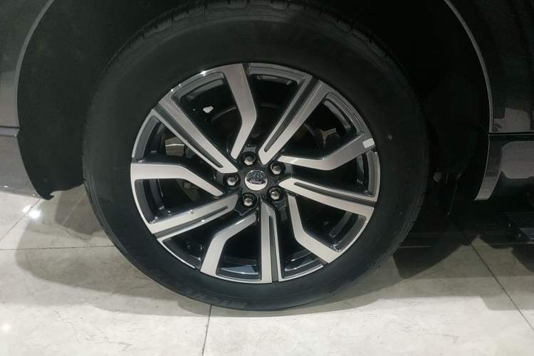 Used Ford Explorer 2023 EcoBoost 285 Four-Wheel Drive Titanium Edition 6 Seats