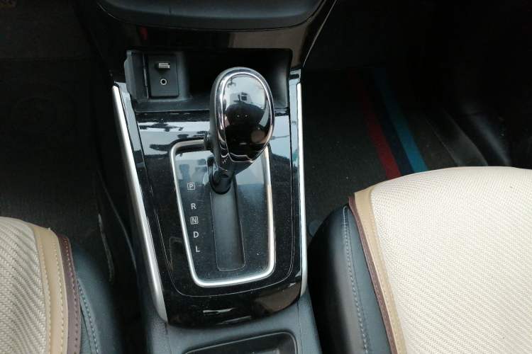 Used Nissan Sylphy 2018 1.6XV CVT Deluxe Edition Gear Lever