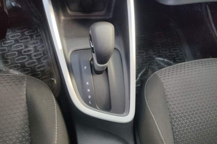 Used Chevrolet Cavalier 2020 325T Automatic Enjoyment Edition Gear Lever