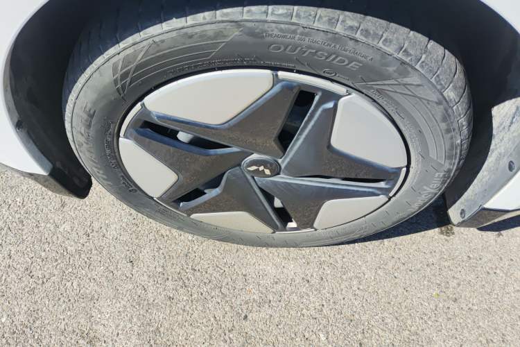 Used Wuling Xingguang 2024 Co-Creation Edition 410 Standard Model Left Front Wheel Hub