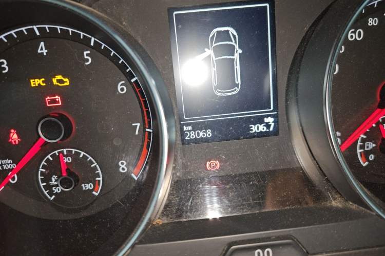 Used Volkswagen Golf 2016 1.6L Automatic Comfort Model Odometer Close Up