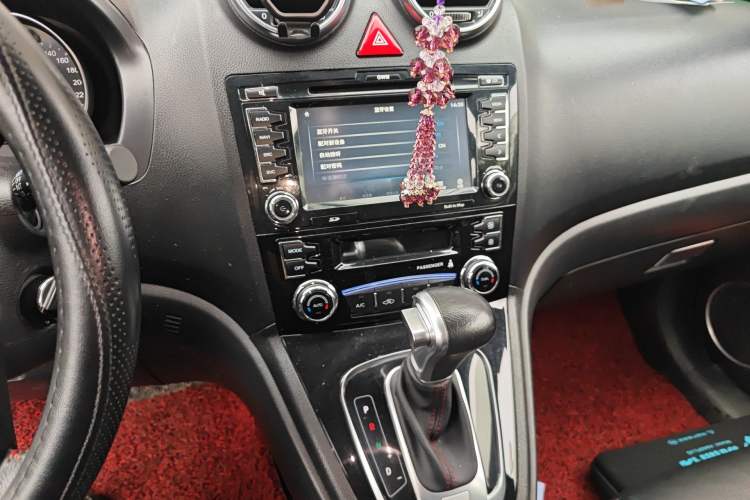 Used Haval H6 2016 Upgraded Model 1.5T Automatic Two-Wheel Drive Elite Version Audio And AC Panel