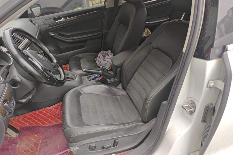 Used Volkswagen Sagitar 2016 230TSI 25th Anniversary Edition Left Front Seat