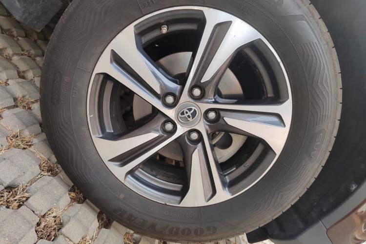 Used Toyota RAV4 2015 2.0L CVT 4x4 Trend Edition Exterior 1