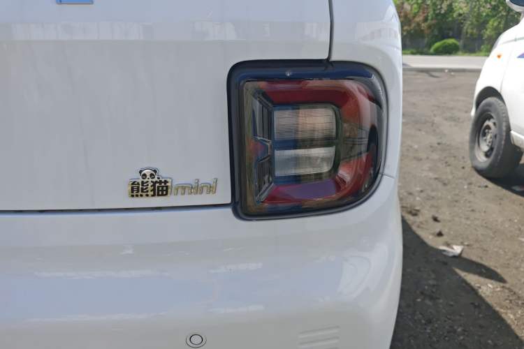 Used Geely Galaxy Panda 2024 Panda Mini 200km Endurance Bear Right Rear Taillight
