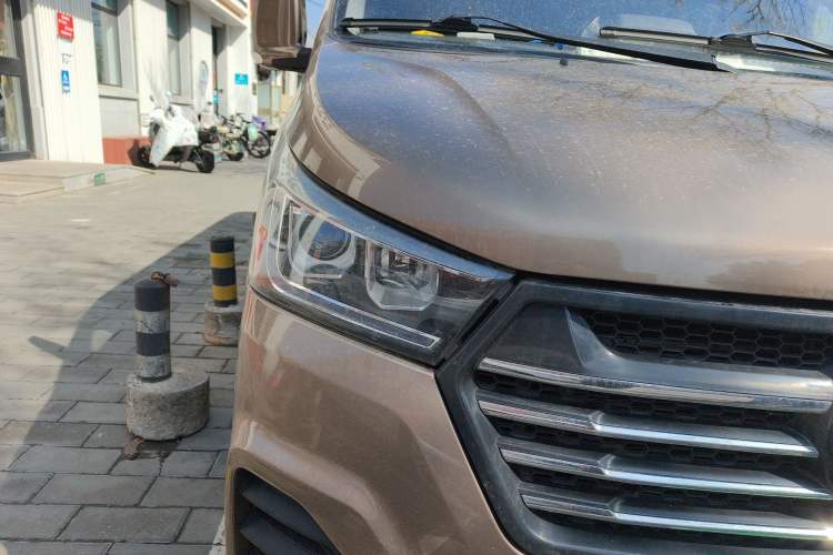 Used Foton Scenic G5 2022 2.0L Gasoline Commercial Version Open-Window 10-Seater 1TZS Right Front Headlight