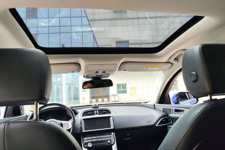 Used Jaguar XEL 2019 2.0T 200 PS Deluxe Edition Headliner