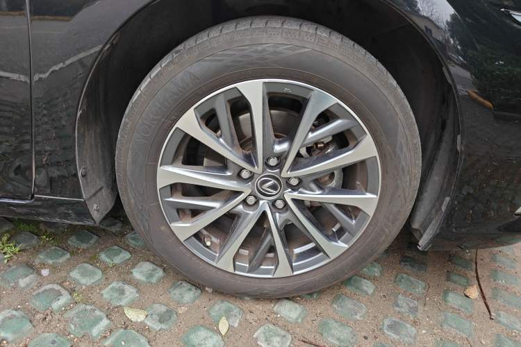 Used Lexus ES 2024 200 Premium Edition Right Front Wheel Hub