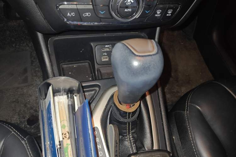 Used Jeep Cherokee 2016 2.4L Leading Smart Version
