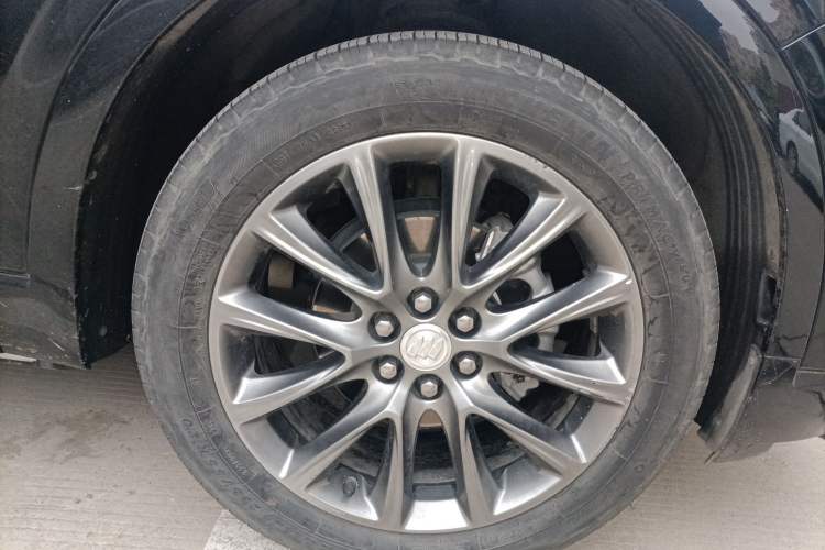 Used Buick Enclave 2022 652T Two-Wheel-Drive Prestige 7-Seater Right Front Wheel Hub