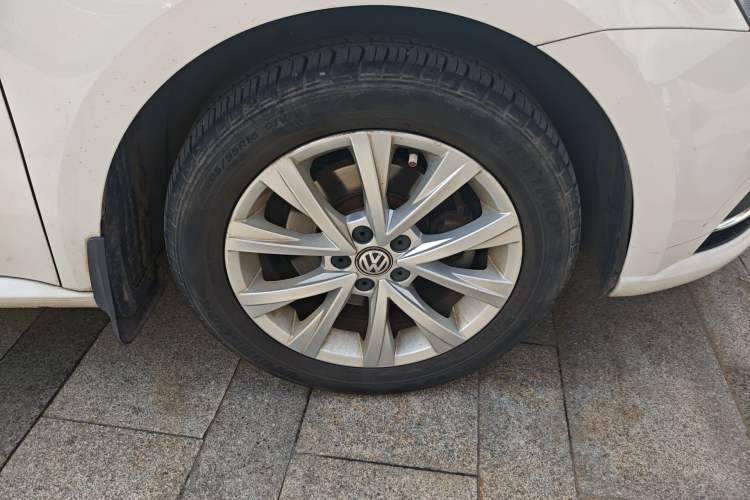 Used Volkswagen Lavida 2015 1.6L Manual Comfort Edition