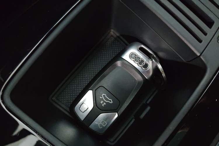 Used Audi Q5L 2022 40T Fashionable and Dynamic Model
