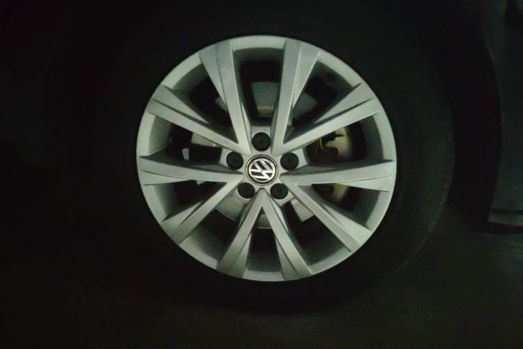 Used Volkswagen Lavida 2017 230TSI DSG Comfort Edition Right Front Wheel Hub