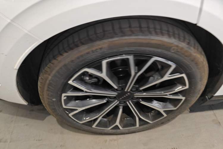 Used Zeekr 007 2025 Rear-Drive Intelligent Driving Version 75 kWh Right Rear Wheel Hub