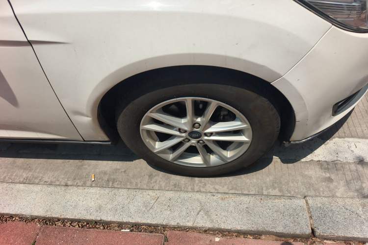 Used Ford Focus 2015 Hatchback 1.6L Automatic Fashion Edition Right Front Wheel Hub