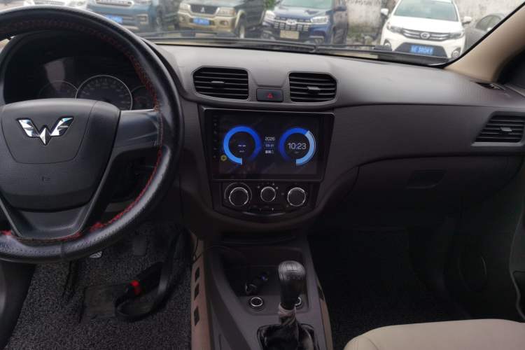 Used Wuling Hongguang 2014 1.5L S Standard Version
