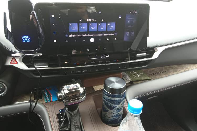 Used Toyota Sienna 2026 Model 2.5L Dual-Engine Two-Wheel-Drive Comfort Edition