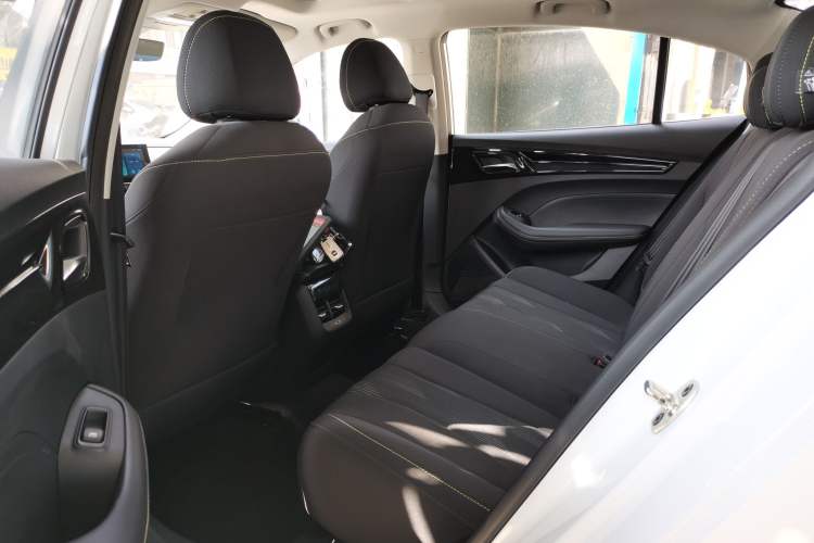 Used Roewe i5 2021 1.5L CVT Platinum Edition